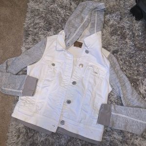 American Eagle Jean jacket (SIZE SMALL)